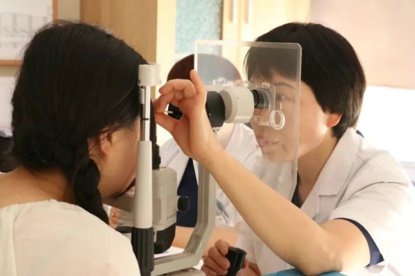 醫德醫風 | 愛爾眼科張巖：在傳承醫者精神、創新診療技術的道路上步履不停